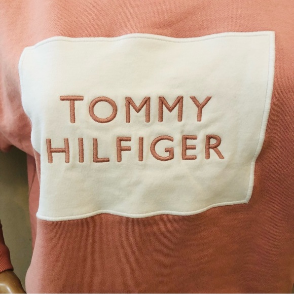 Tommy Hilfiger adaptive sweatshirt w/ magnetic shoulder closures NWOT Sz S - Picture 2 of 12